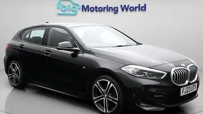 Begagnad BMW 118 M Sport 136 HK (100 kW) 2023 Svart Halvkombi