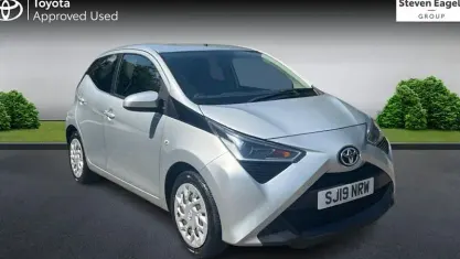 Used Toyota Aygo X-play 72 HP (52 kW) 2019 Silver Hatchback