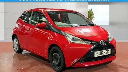 Used Toyota Aygo X-play 69 HP (50 kW) 2016 Red Hatchback