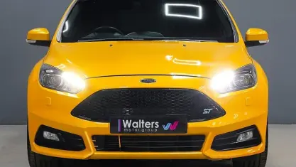 Używany Ford Focus ST 250 KM (183 kW) 2016 Żółty Hatchback