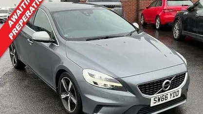 Used Volvo V40 R-Design 122 HP (89 kW) 2019 Hatchback