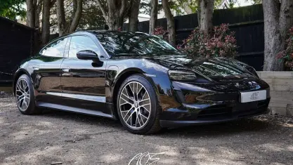Usado Porsche Taycan 350 kW (476 HP) 2023 Sedan