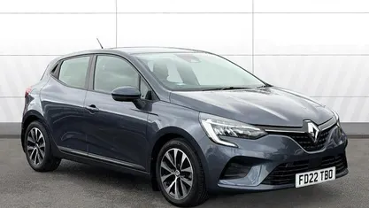 Used Renault Clio V Iconic 90 HP (66 kW) 2022 Hatchback