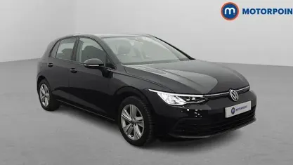Begagnad VW Golf VIII Life 131 HK (96 kW) 2024 Halvkombi