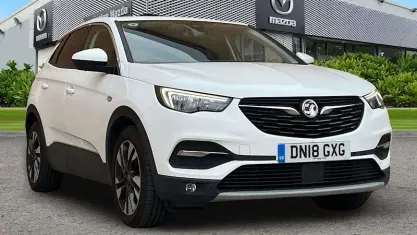 Used Vauxhall Grandland X Sport 120 HP (88 kW) 2018 White SUV