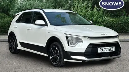 Usado Kia Niro 141 HP (103 kW) 2023 Branco SUV