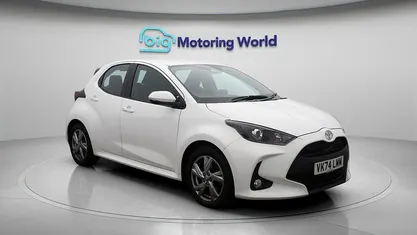 Used Toyota Yaris Hybrid 116 HP (85 kW) 2024 White Hatchback