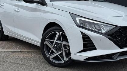 Neu Hyundai i20 Premium 101 PS (74 kW) 2025 Weiß Kleinwagen