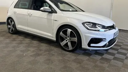 Begagnad VW Golf VII R 300 HK (220 kW) 2020 Halvkombi