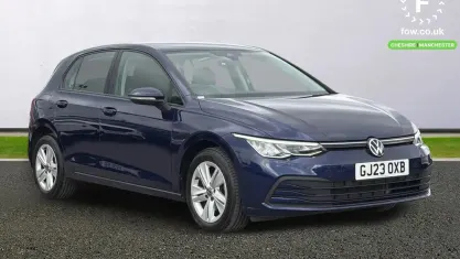 Second-hand VW Golf VIII Life 116 CP (85 kW) 2023 Albastru Hatchback