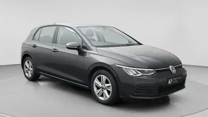 Second-hand VW Golf VIII Life 110 CP (80 kW) 2023 Gri Hatchback