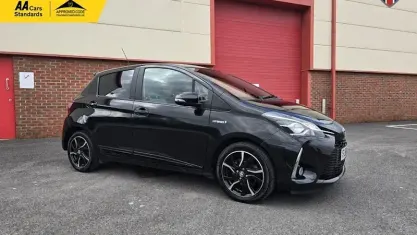 Used Toyota Yaris Hybrid Design 101 HP (74 kW) 2019 Black Hatchback