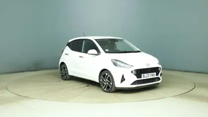 Used Hyundai i10 Premium 67 HP (49 kW) 2023 White Hatchback