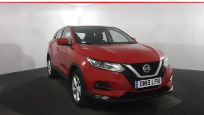 Used Nissan Qashqai Acenta Premium 140 HP (102 kW) 2019 Red SUV