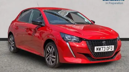 Used Peugeot 208 Allure+ 100 HP (73 kW) 2023 Red Hatchback