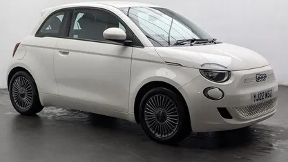 White Used 2022 Fiat 500e Icon Hatchback | £11,150 (Good price)