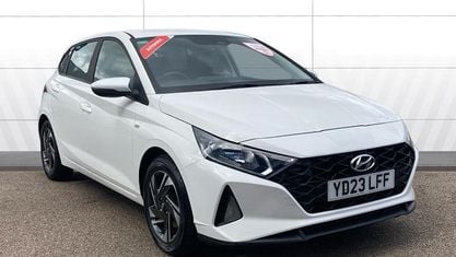 Begagnad Hyundai i20 SE 101 HK (74 kW) 2023 Vit Halvkombi