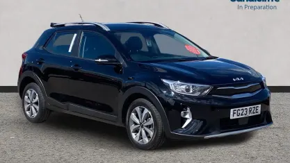 Usado Kia Stonic 99 HP (72 kW) 2024 Preto SUV