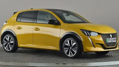 Usado Peugeot e-208 GTi 100 kW (136 HP) 2022 Amarelo Citadino