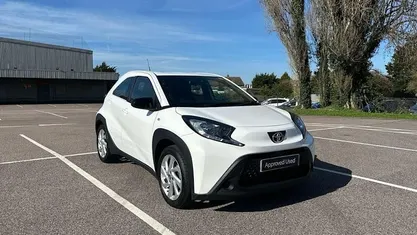 Used Toyota Aygo X PURE 72 HP (52 kW) 2025 Pure white SUV