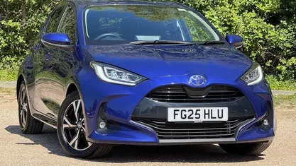 Second-hand Toyota Yaris Hybrid Design 116 CP (85 kW) 2025 Albastru Hatchback