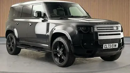 Used Land Rover Defender HSE Dynamic 300 HP (220 kW) 2023 Carpathian grey SUV