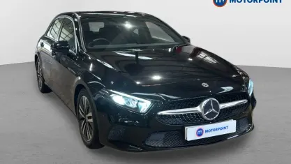 Używany Mercedes A180 Executive 136 KM (100 kW) 2021 Czarny Hatchback
