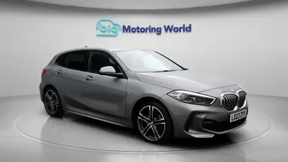 Usado BMW 118 M Sport 136 CV (100 kW) 2023 Gris Utilitario