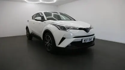 Used Toyota C-HR 122 HP (89 kW) 2017 White SUV