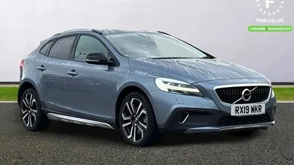 Used Volvo V40 Pro 152 HP (111 kW) 2019 Hatchback