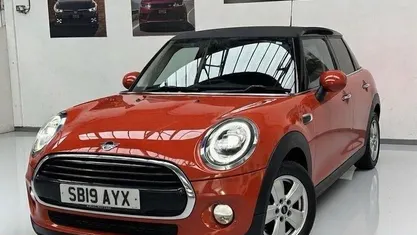 Used Mini Cooper Classic 136 HP (100 kW) 2019 Orange Hatchback