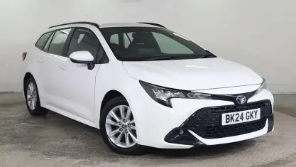 Used Toyota Corolla 140 HP (102 kW) 2024 White Estate