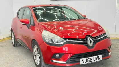 Used Renault Clio Dynamique 90 HP (66 kW) 2017 Red Hatchback