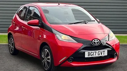 Used Toyota Aygo X-play 69 HP (50 kW) 2017 Red Hatchback