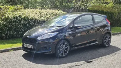 Usado Ford Fiesta ST-Line 125 HP (91 kW) 2016 Preto Citadino