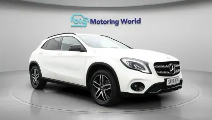 Used Mercedes GLA180 Urban 122 HP (89 kW) 2019 White SUV