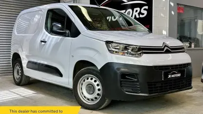 Begagnad Citroën Berlingo 102 HK (75 kW) 2023 Minibuss