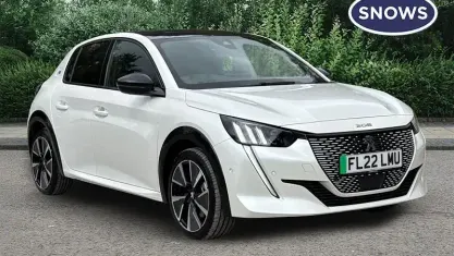 Used Peugeot e-208 Premium 100 kW (136 HP) 2022 White Hatchback