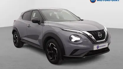 Usado Nissan Juke N-Connecta 114 HP (83 kW) 2023 Cinzento SUV