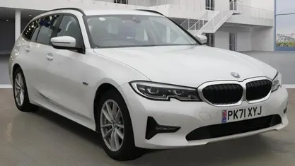 Used BMW 330e Comfort Edition 292 HP (214 kW) 2022 White Estate