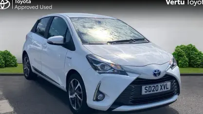 Used Toyota Yaris 101 HP (74 kW) 2020 Pure white (solid paint) Hatchback