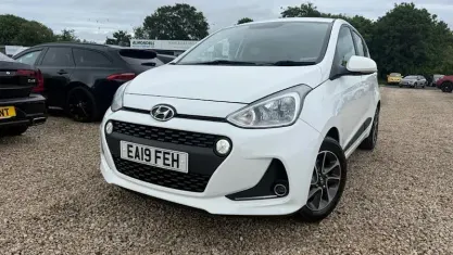 Used Hyundai i10 Premium 100 HP (73 kW) 2019 White Hatchback