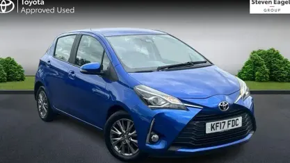 Used Toyota Yaris 111 HP (81 kW) 2017 Blue Hatchback