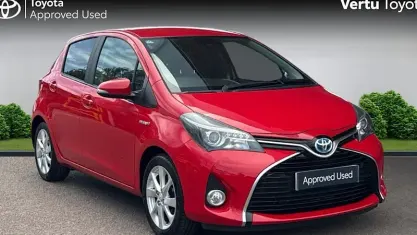 Used Toyota Yaris 101 HP (74 kW) 2016 Red Hatchback