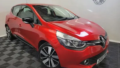 Used Renault Clio IV Dynamique 90 HP (66 kW) 2016 Red Hatchback