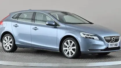 Used Volvo V40 Inscription 122 HP (89 kW) 2017 Blue Hatchback