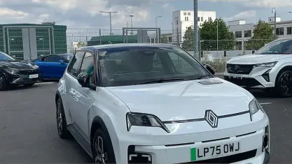 Used Renault 5 E-Tech Komfort 110 kW (150 HP) 2026 Hatchback