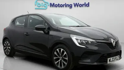 Begagnad Renault Clio V Evolution 145 HK (106 kW) 2023 Svart Halvkombi
