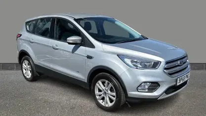 Usado Ford Kuga Zetec 150 CV (110 kW) 2018 Plateado SUV