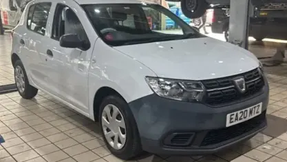 Used Dacia Sandero Acces 73 HP (53 kW) 2020 White Hatchback
